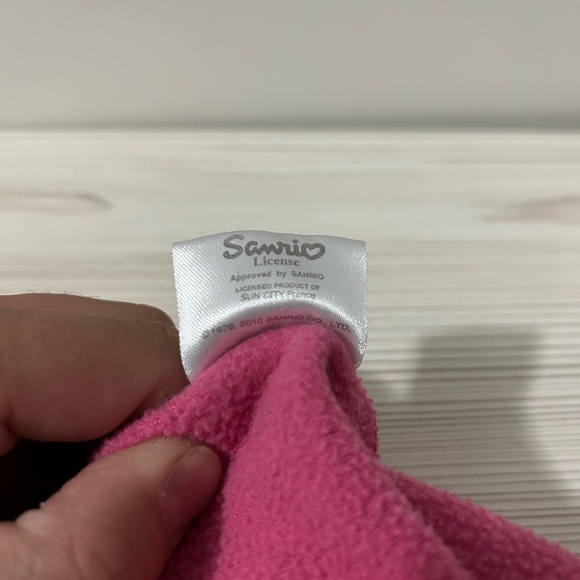 Hello Kitty Toque - Picture 4 of 4